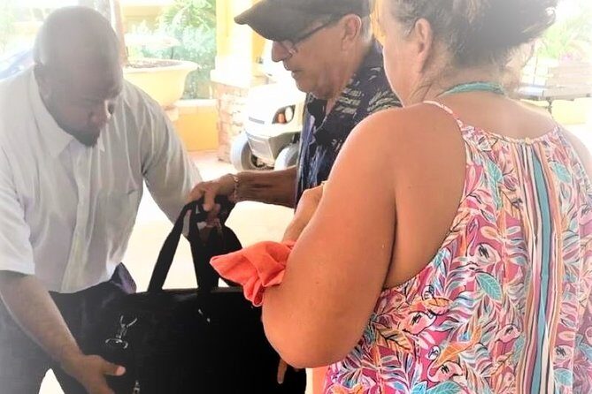 Shared or Private St Kitts Airport Roundtrip Transfer - Arrival at Robert L. Bradshaw: Find the sign, then relax