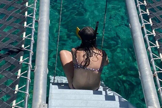 Snorkel Lunch & Lounge: Bluewater or Snorkel and Lunch: Leeward - Open Bar, Music, and Deck Time: The Relaxed Side of a Snorkel Trip
