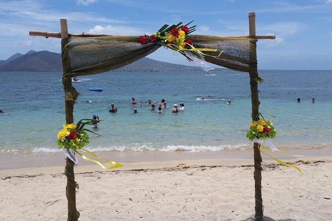 St Kitts 360 Island Sightseeing Tour - Cenotaph and Fort Lands: Memorials Meet Everyday Life