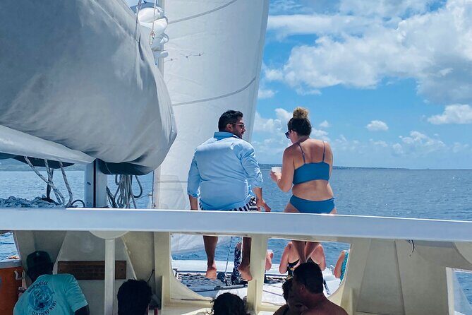 Two islands, One paradise - On the Way Back: Raised Sails, Music, and a Cold Drink